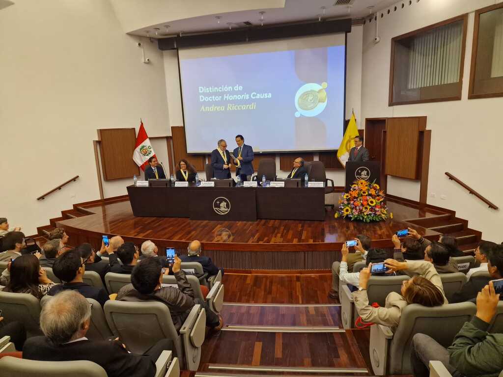 Andrea Riccardi's visit to Lima: Sant'Egidio in Peru, an expression of a happy Christianity, amidst economic crisis and popular faith